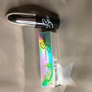 MAC Selena collection - Lipstick - Queen of Cumbia